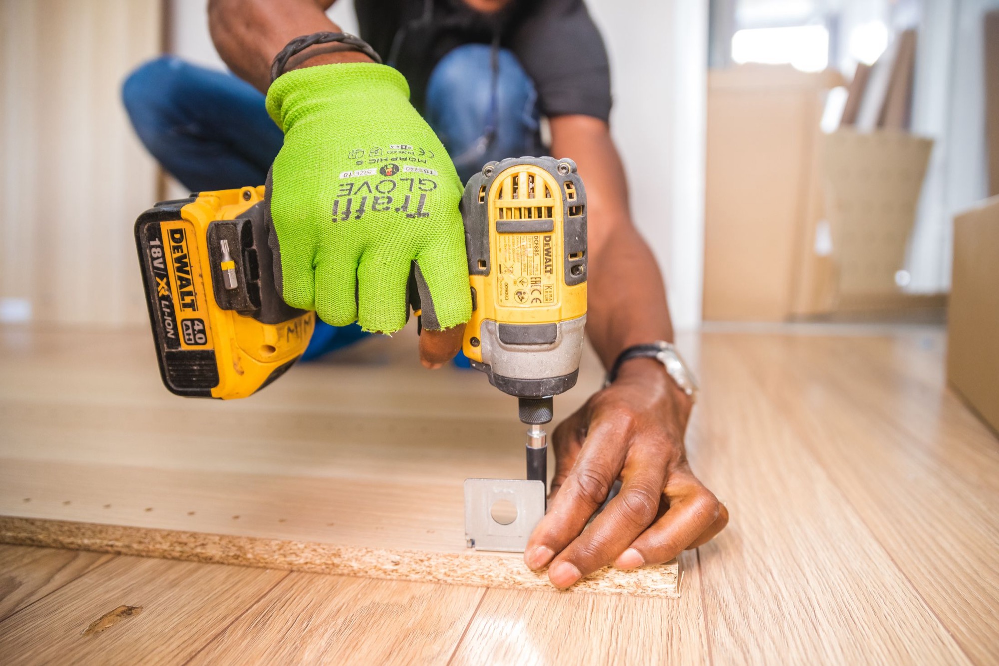 A project that needs an electrician who stays